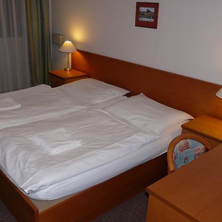 Cmc Residence & Conference Inn Čelákovice Chambre photo