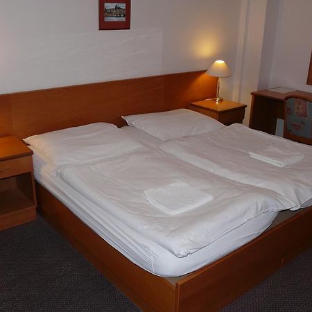 Cmc Residence & Conference Inn Čelákovice Extérieur photo