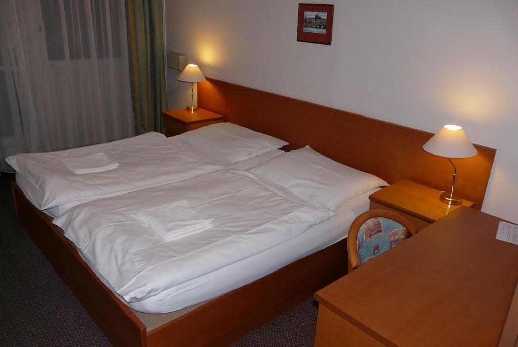 Cmc Residence & Conference Inn Čelákovice Chambre photo