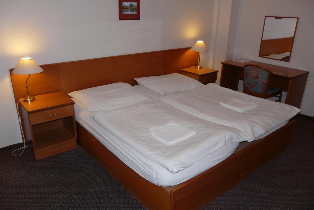 Cmc Residence & Conference Inn Čelákovice Extérieur photo
